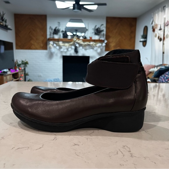 Dansko Lulu Dark Brown Leather Mary Janes Ankle Strap Wedges Size - Picture 5 of 16
